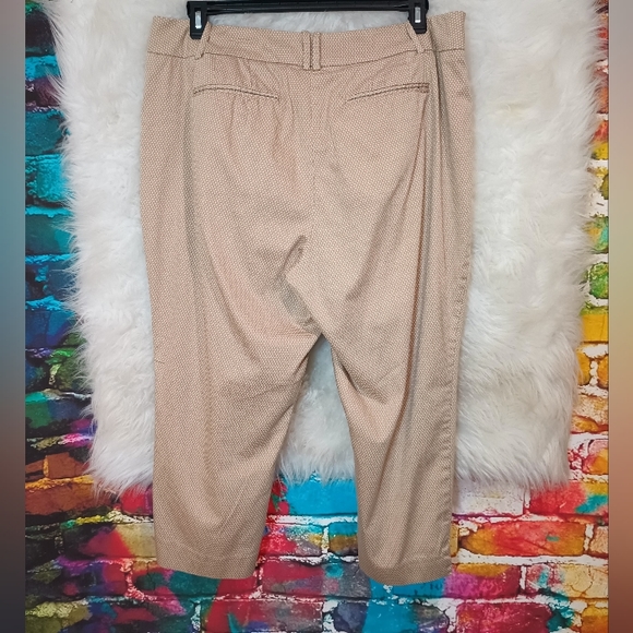 Lane Bryant Tan and White Diamond Shaped Dot Cropped Pants Size 16 - Picture 2 of 10